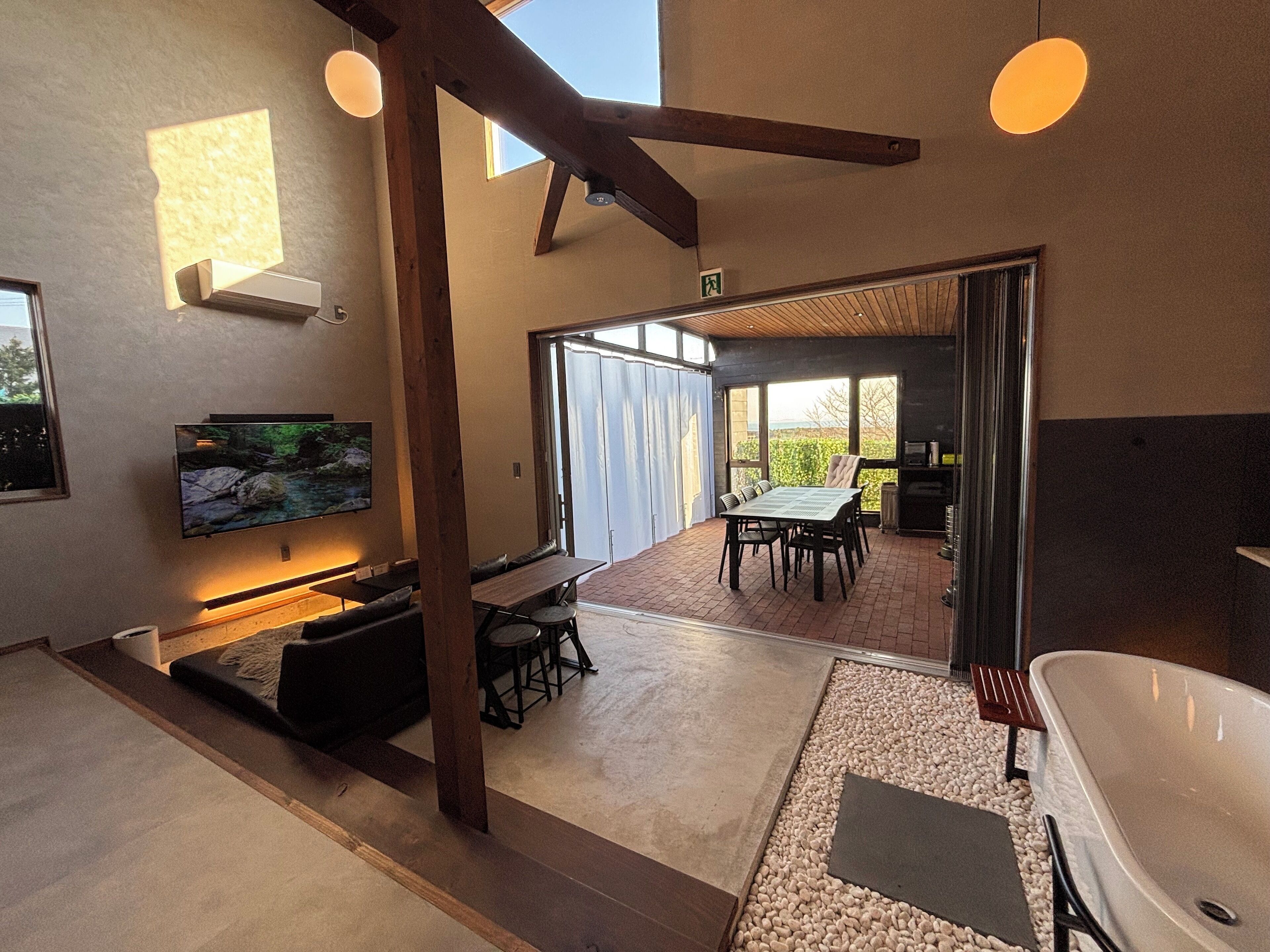 Villa Deluxe | 2 sovrum, duntäcken, skrivbord och ljudisolering