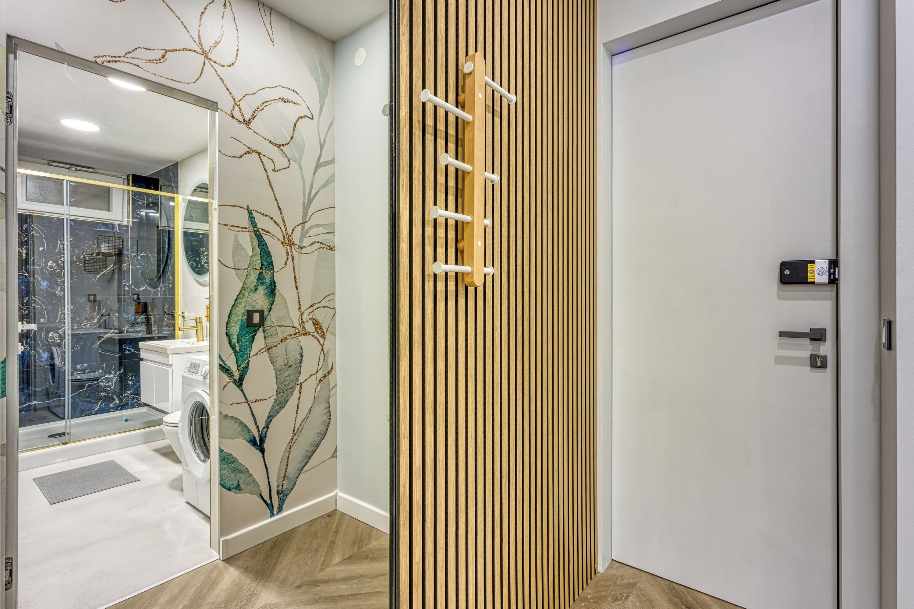 Family Studio (Boutique Downtown Studio 2) | Interior entrance
