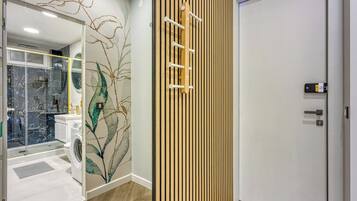 Family Studio (Boutique Downtown Studio 2) | Interior entrance