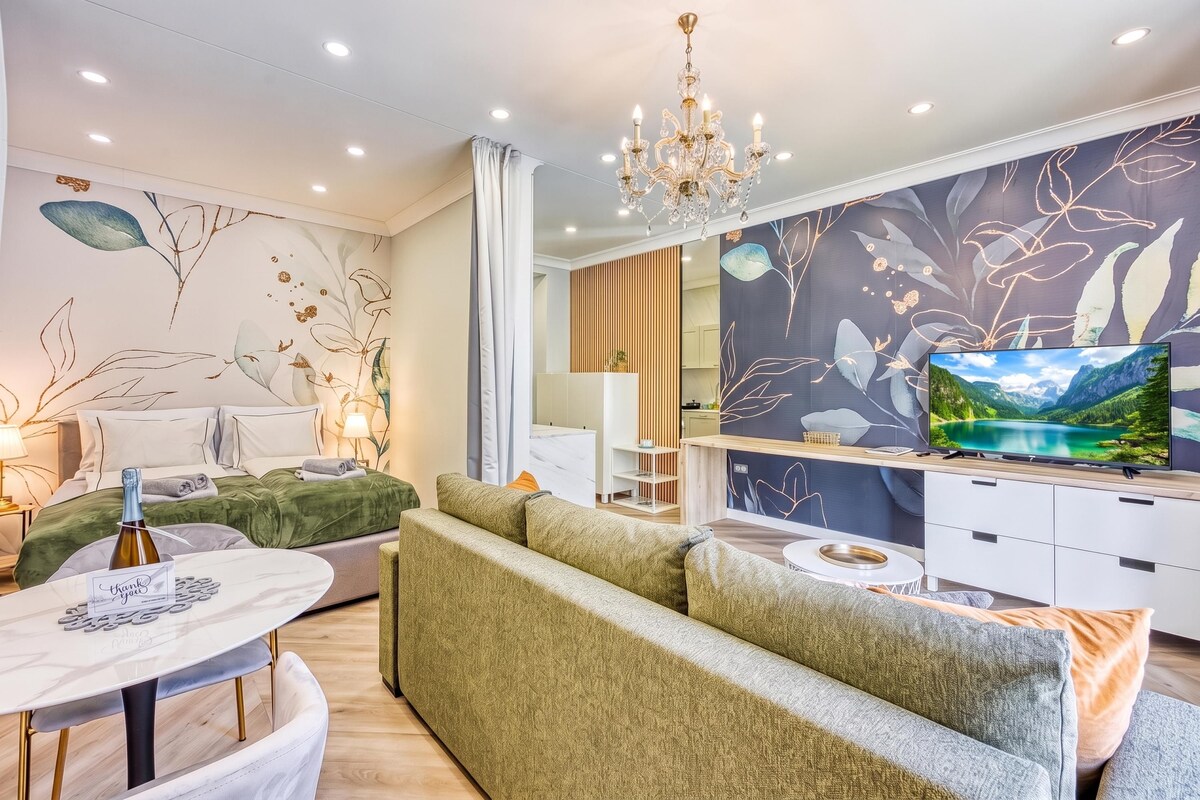 Family Studio, Balcony (Boutique Downtown Studio with Balcony)