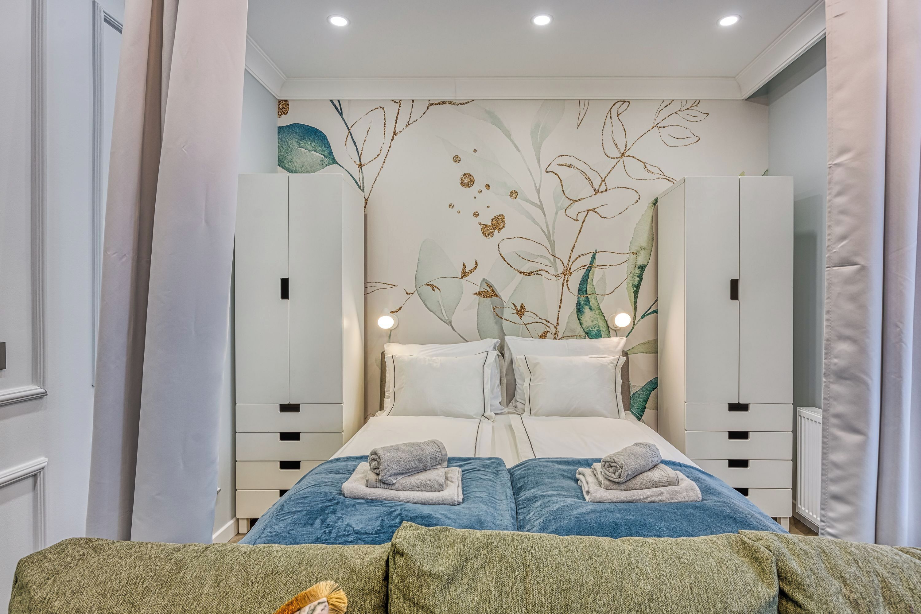 Familienstudio (Boutique Downtown Studio with Balcony) | Laptopgeeigneter Arbeitsplatz, kostenloses WLAN, Bettwäsche