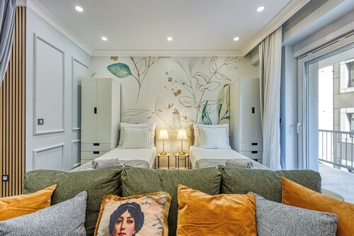 Boutique Downtown Studio with Balcony  1