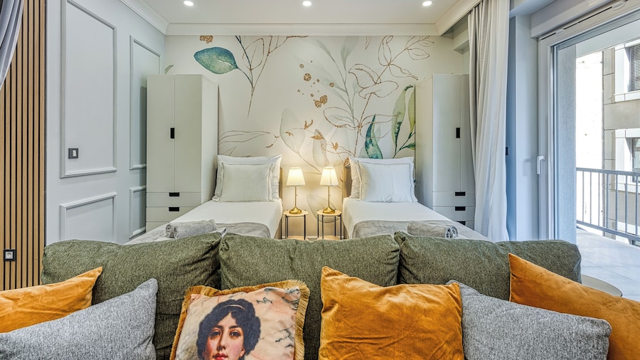 Boutique Downtown Studio with Balcony 1