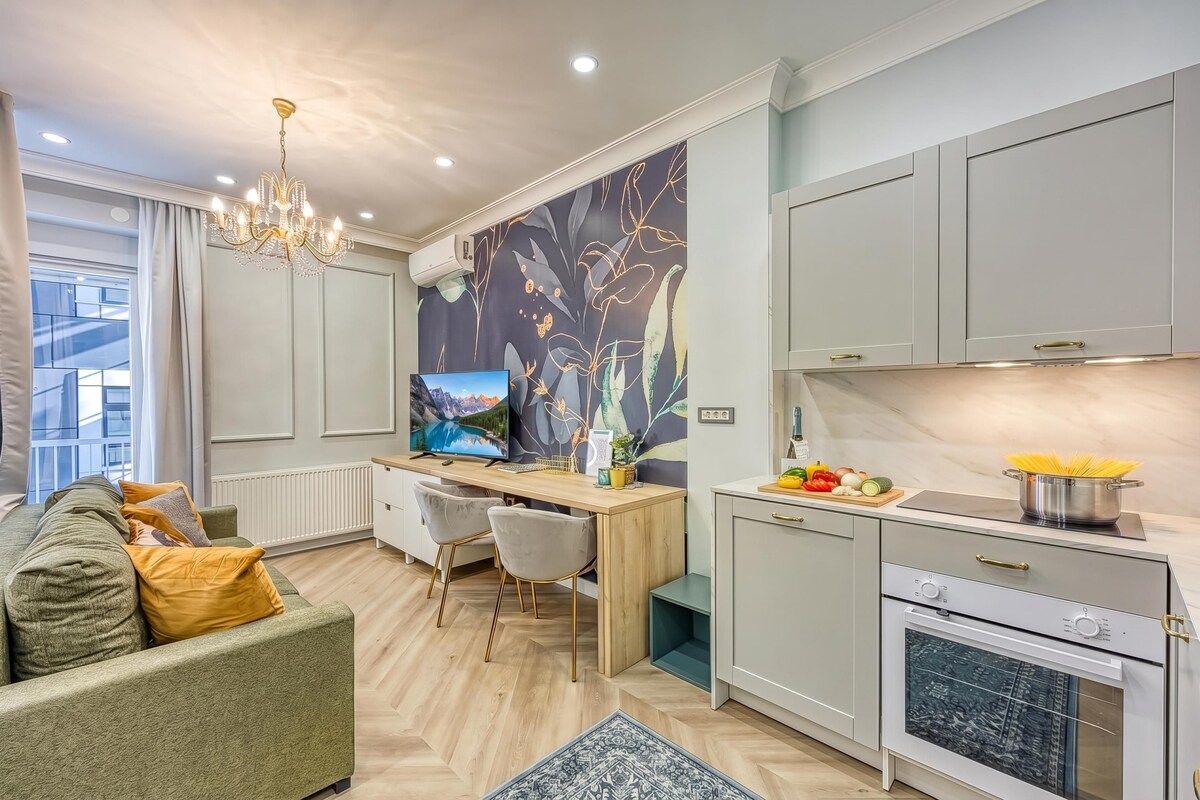 Family Studio, Balcony (Boutique Downtown Studio with Balcony)