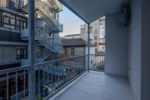 Studio dành cho gia đình (Boutique Downtown Studio with Balcony) | Ban công