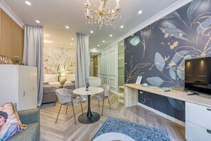 Family Studio (Boutique Downtown Studio 4) | Living area | 21-inch flat-screen TV with digital channels