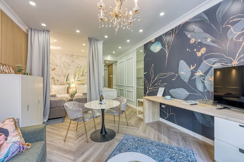 Boutique Downtown Studio with Balcony  1