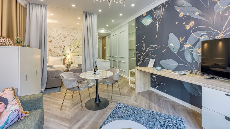 Boutique Downtown Studio with Balcony 1