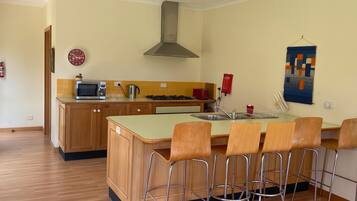 Familienhaus | Eigene Küche | Kühlschrank, Mikrowelle