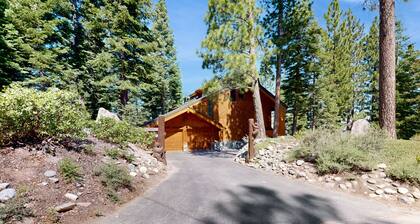 Enchanting alpine retreat near skiing with games & fireplace - dog-friendly