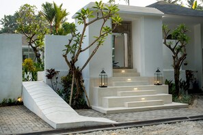 Exterior detail - AR Villa Sayan, it's a sanctuary where luxury meets nature's embrace (Bali)