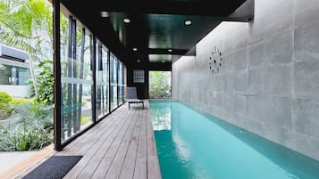 Indoor pool, pool loungers