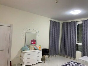 2 bedrooms, iron/ironing board, WiFi, bed sheets - Fully Furnished 2 BHK Apartment
(Dubai)