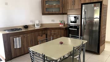 Villa, 3 Bedrooms, Smoking, Private Pool | Private kitchen