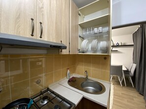 Private kitchen - Fresh 2 bedroom rental unit at the city center (Almaty)