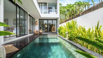 Outdoor pool, pool loungers