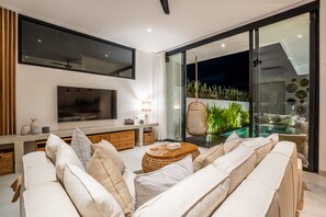 Een 29-inch flatscreentelevisie met kabelzenders