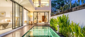 Villa Ozkar - Elegant 3 Bedroom Villa with Pool & Sunset Terrace