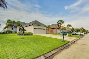 House (3 Bedrooms) | Interior - Waterfront Home 30 Mi to New Orleans w/ Boat Dock (Slidell)