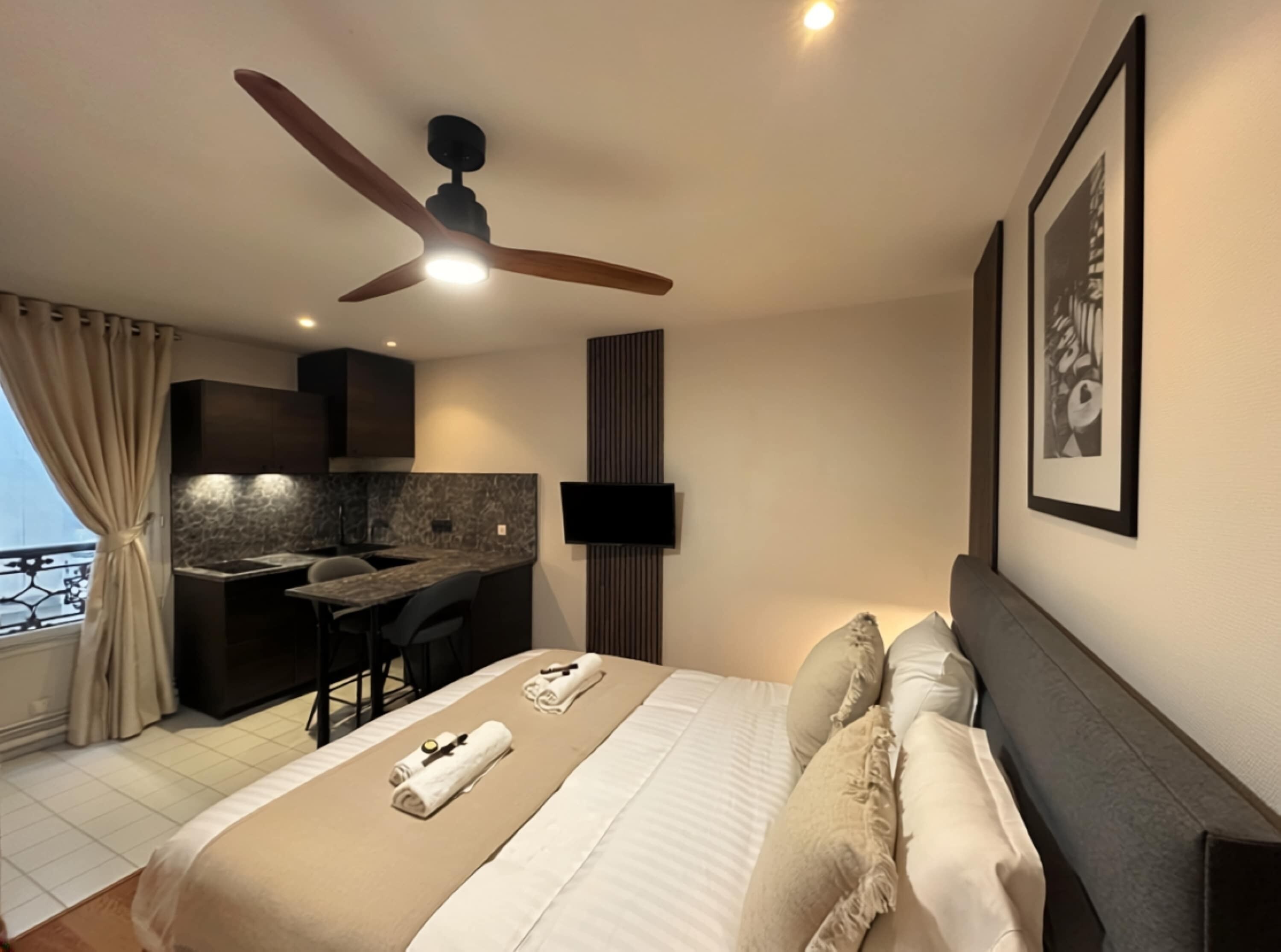 Iron/ironing board, travel cot, WiFi, bed sheets