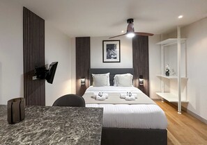 Iron/ironing board, travel crib, WiFi, bed sheets