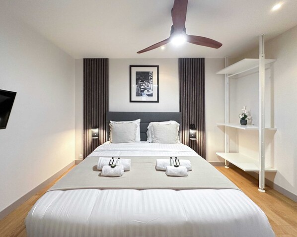 Iron/ironing board, travel crib, WiFi, bed sheets