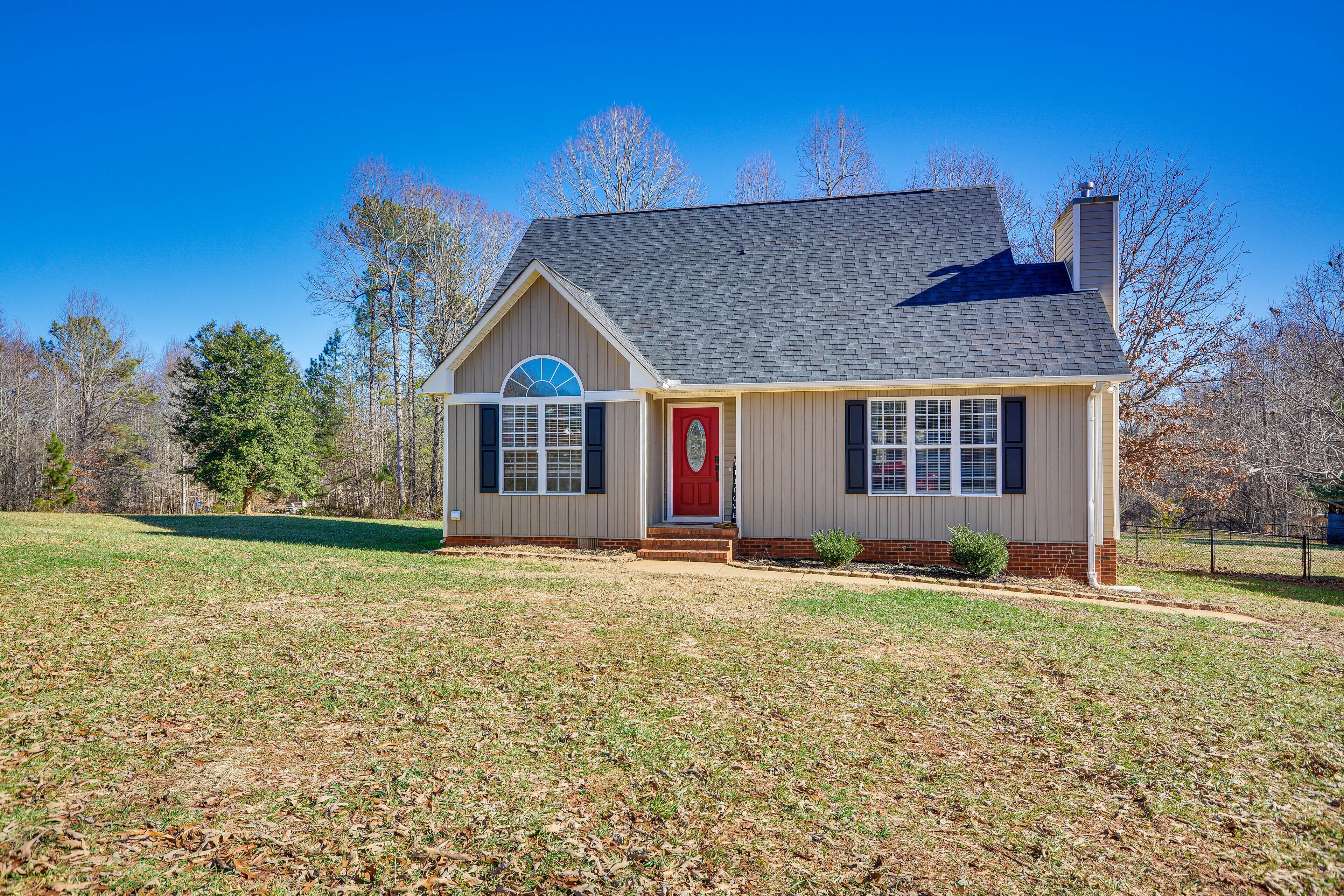 Pet-Friendly Liberty Home: Deck & Large Backyard!
