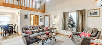 Charming + Cozy Cabin Near Lake Champlain!