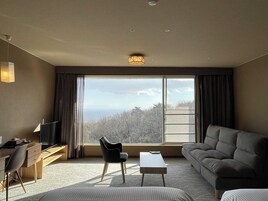 Caja de seguridad en la habitación y escritorio