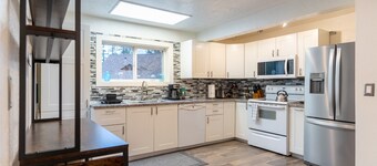 Fall family fun near Mt Hood with a hot tub!  Bike!  Ski!