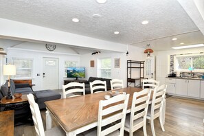 Interior - Winter family fun near Mt Hood with a hot tub!  Bike!  Ski! (Sandy)