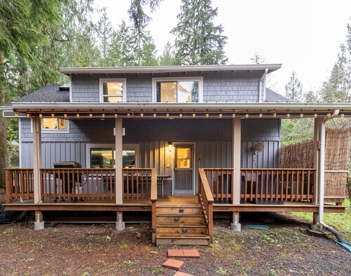 Winter family fun near Mt Hood with a hot tub!  Bike!  Ski!