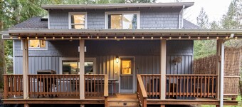 Winter family fun near Mt Hood with a hot tub! Bike! Ski!