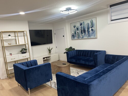 Modern 2-bedroom suite in SW Edmonton close to Edmonton International Airport.