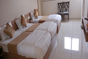 Habitación triple Deluxe | Escritorio y wifi gratis