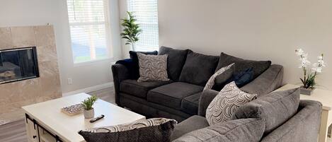 Smart-tv och eldstad