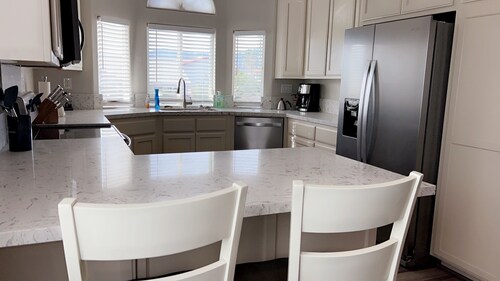 Family Friendly Game House! 15 Mins to Palm Springs! Newly Renovated! MTN Views!