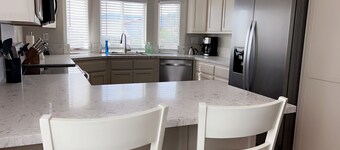 Family Friendly Game House! 15 Mins to Palm Springs! Newly Renovated! MTN Views!