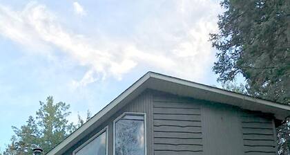 Cozy cabin located in Arnes, 5 minute walk away from the beach