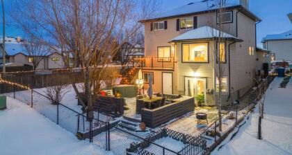 Royal Retreat King beds in Chestermere, 20min to Calgary International Airport