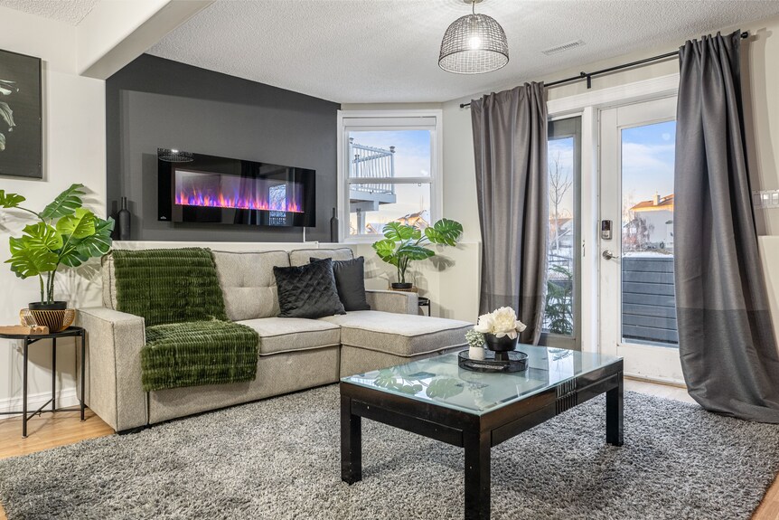 Royal Retreat King Beds In Chestermere, 20min To Calgary International Airport - Chestermere