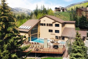 Exterior - Spacious 2 Bedroom in Vail - Family Friendly Resort On The Slopes! (Vail)