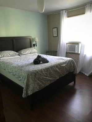 3 bedrooms, iron/ironing board, travel cot, free WiFi