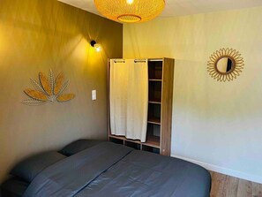 1 bedroom, WiFi, bed sheets