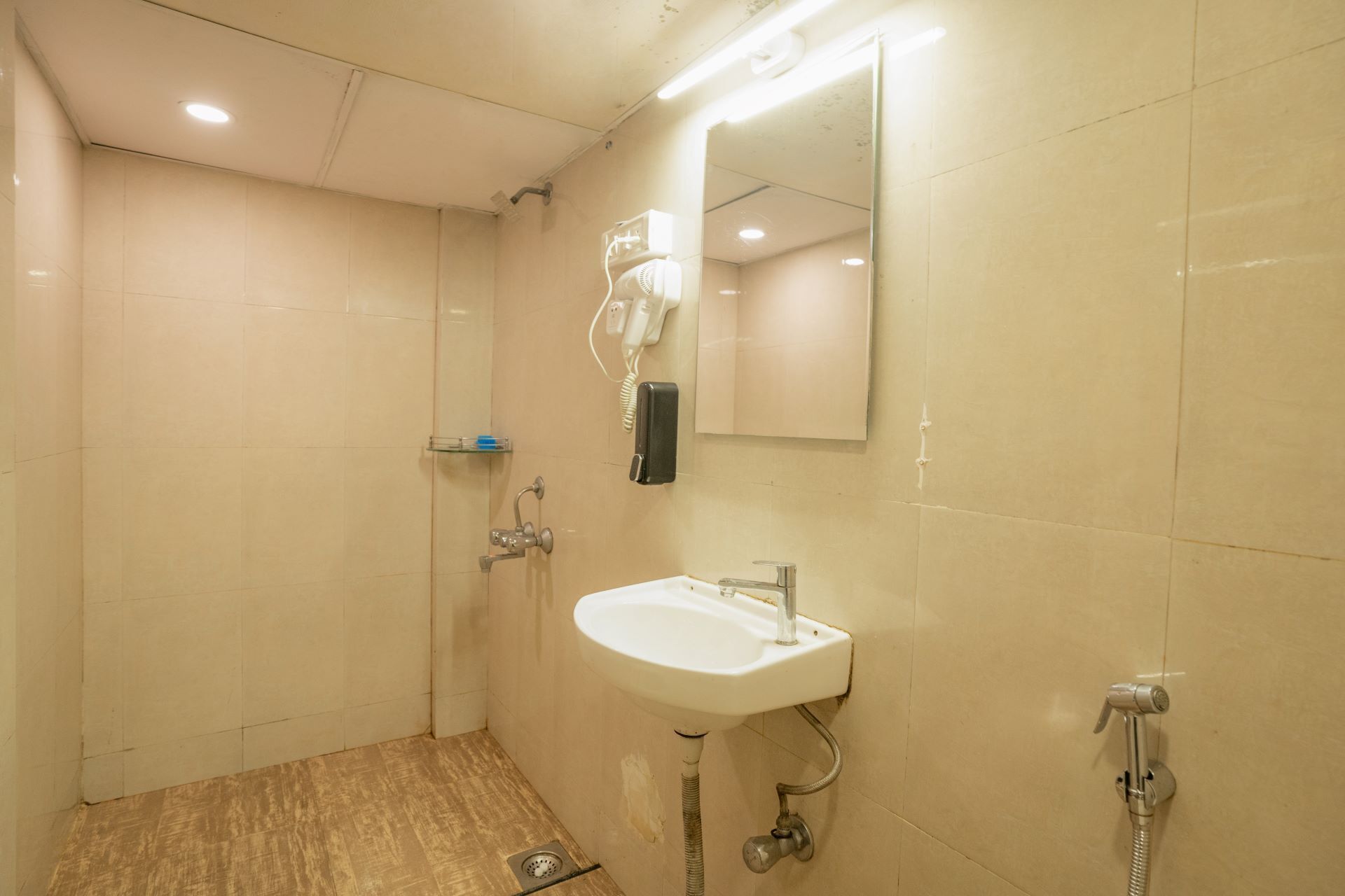 Photo - Locomo Hostel Express - Stay Work Eat