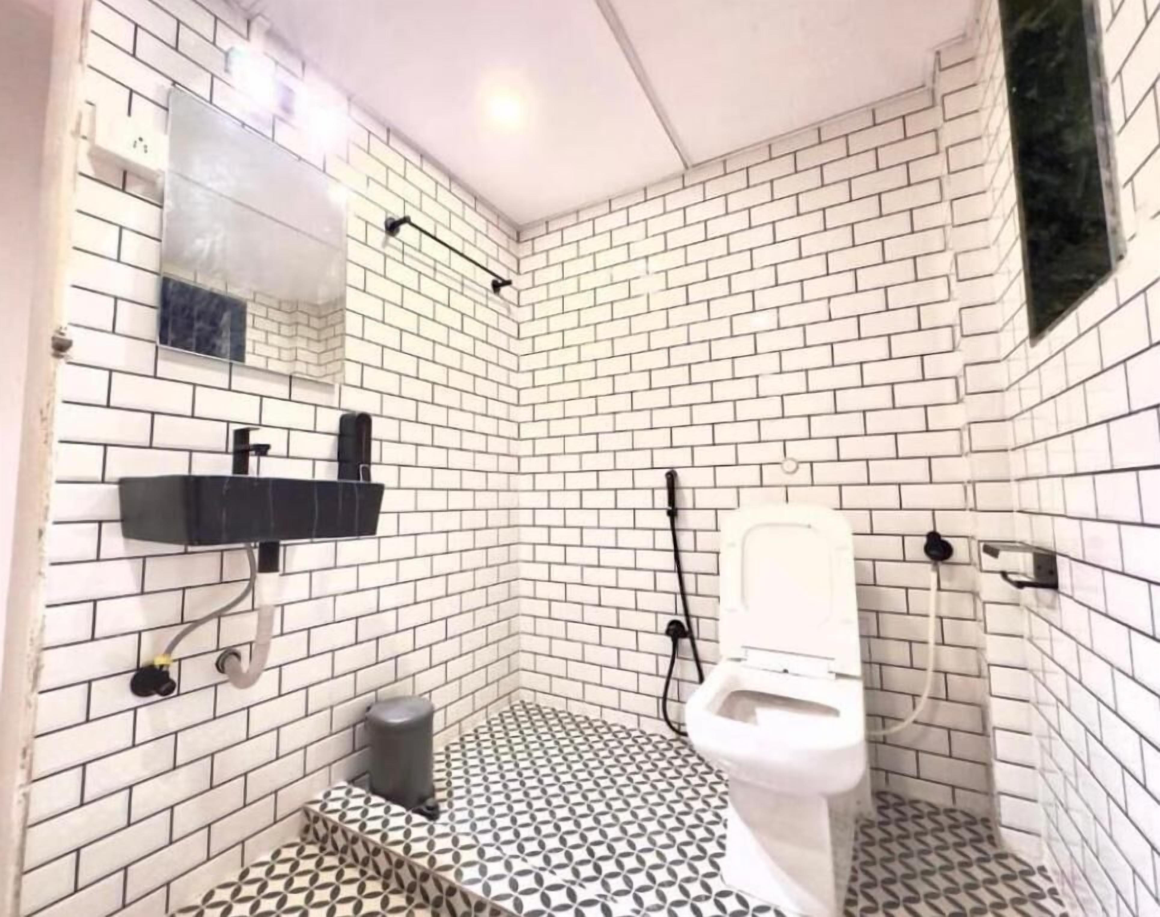 Photo - Locomo Hostel Express - Stay Work Eat