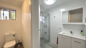 Shower, towels