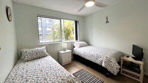 2 bedrooms, iron/ironing board, bed sheets