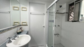 Shower, towels