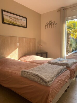 3 chambres, fer et planche à repasser, lit de bébé portatif, Wi-Fi